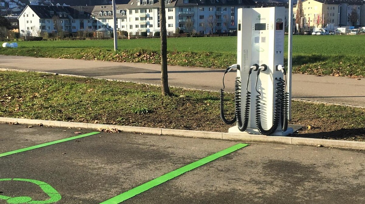 Bilder Shell Recharge Charging Station