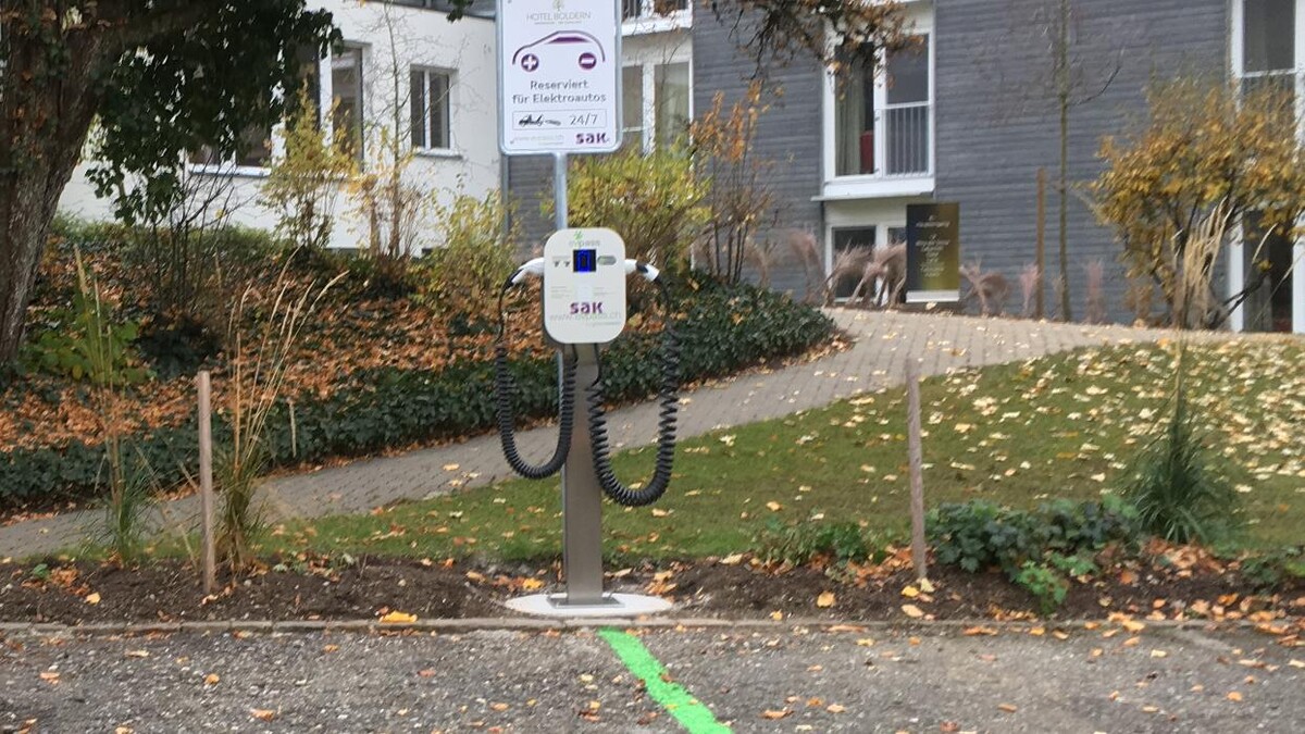 Bilder Shell Recharge Charging Station