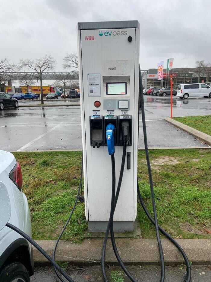 Bilder Shell Recharge Charging Station