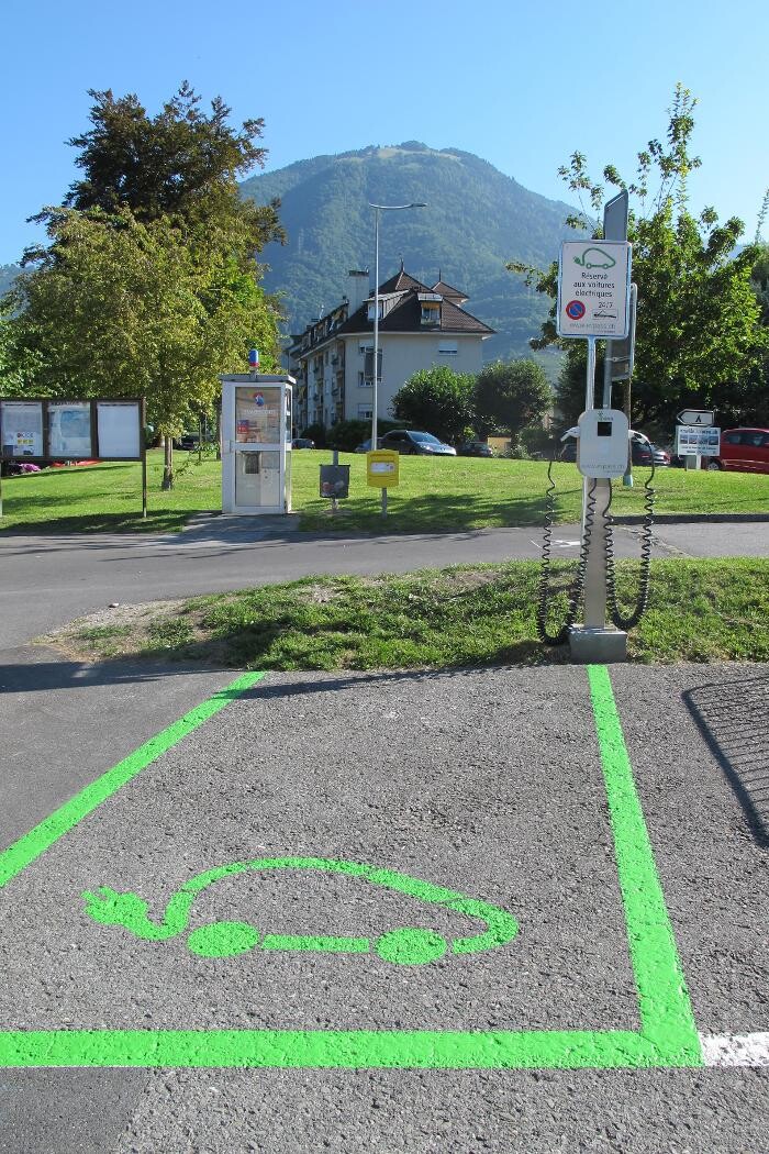 Bilder Shell Recharge Charging Station