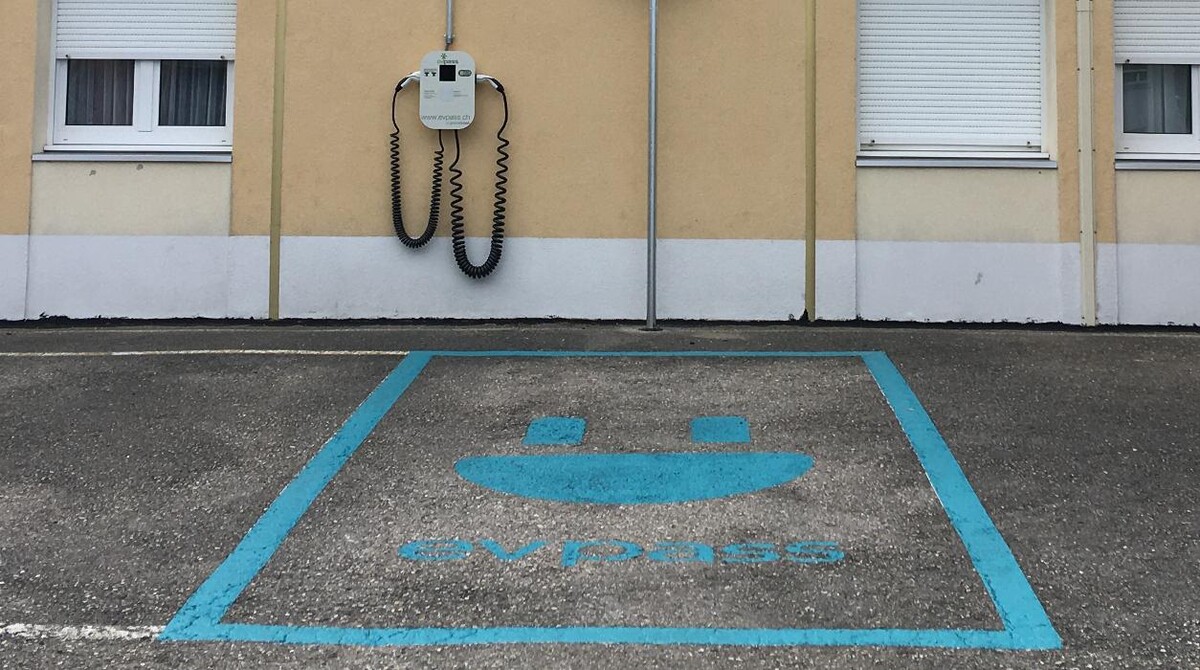 Bilder Shell Recharge Charging Station
