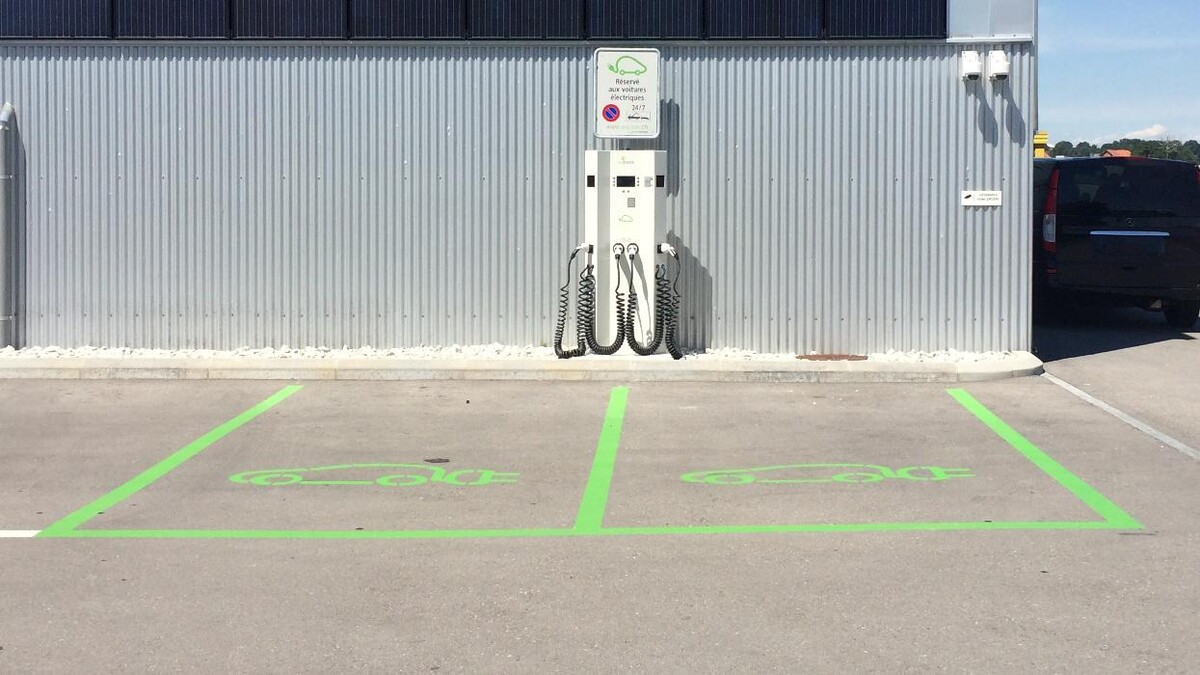 Bilder Shell Recharge Charging Station