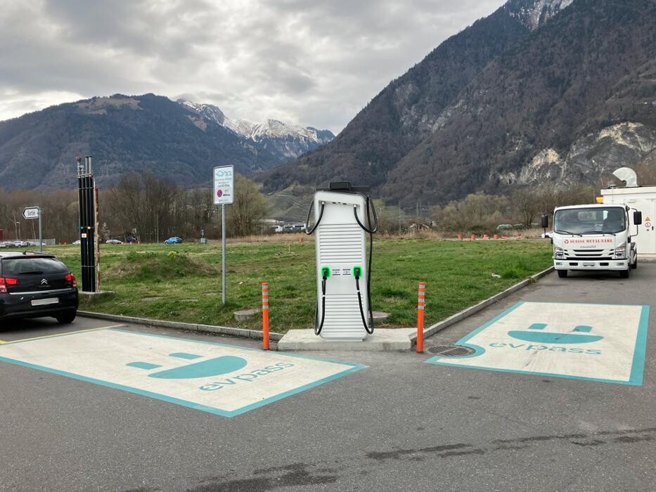 Bilder Shell Recharge Charging Station
