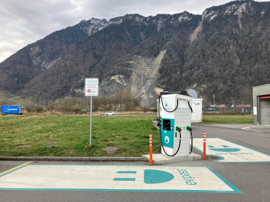 Bilder Shell Recharge Charging Station
