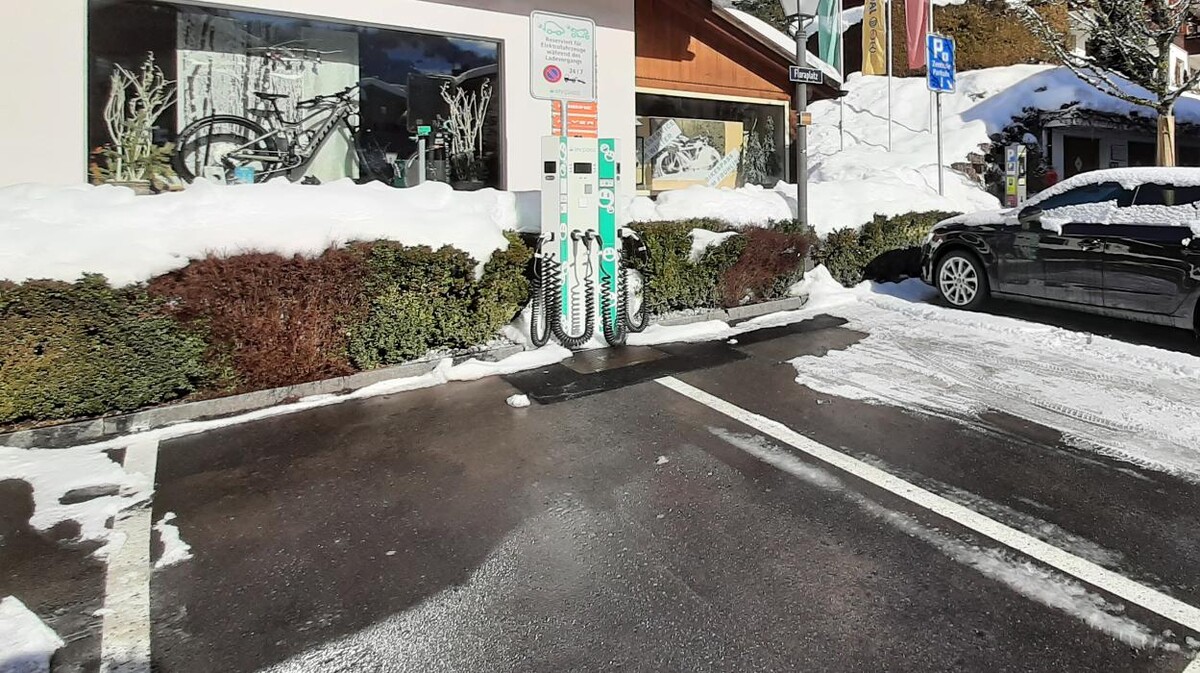 Bilder Shell Recharge Charging Station