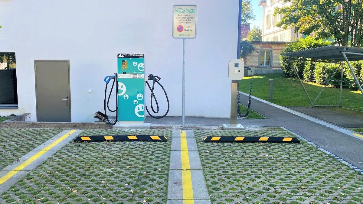 Bilder Shell Recharge Charging Station