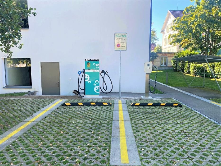 Bilder Shell Recharge Charging Station