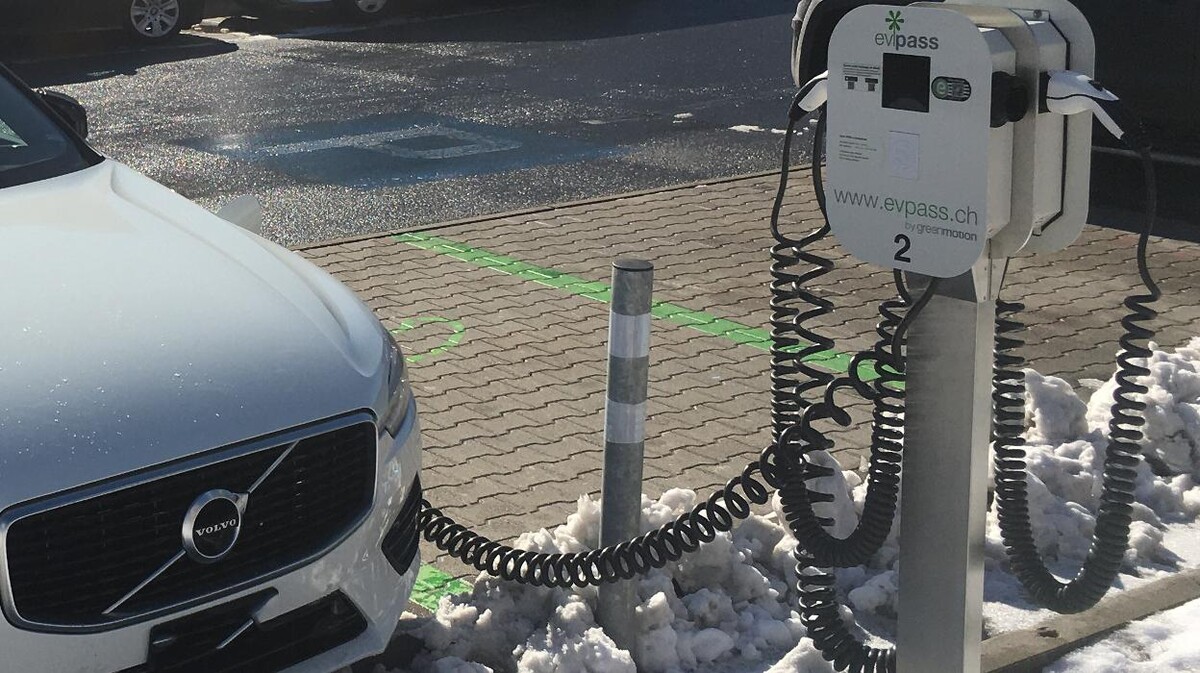 Bilder Shell Recharge Charging Station