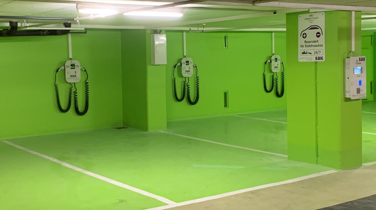 Bilder Shell Recharge Charging Station