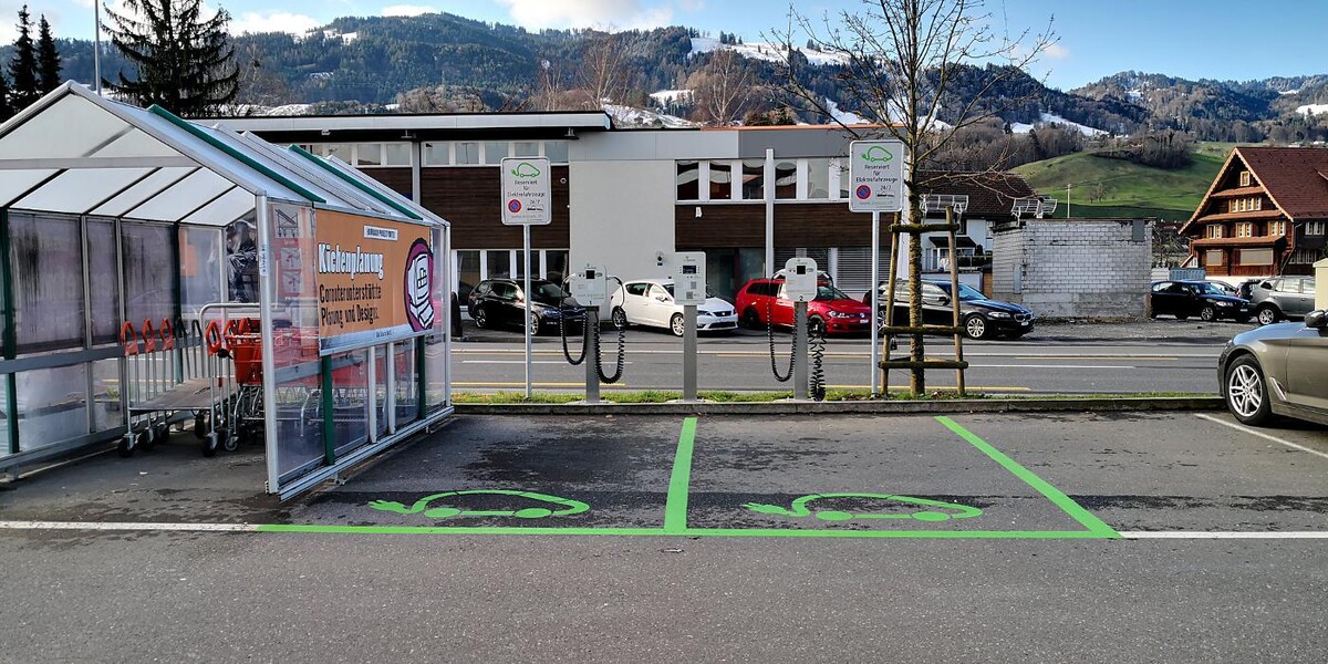 Bilder Shell Recharge Charging Station