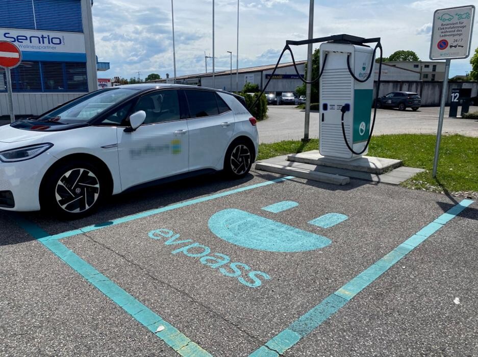 Bilder Shell Recharge Charging Station