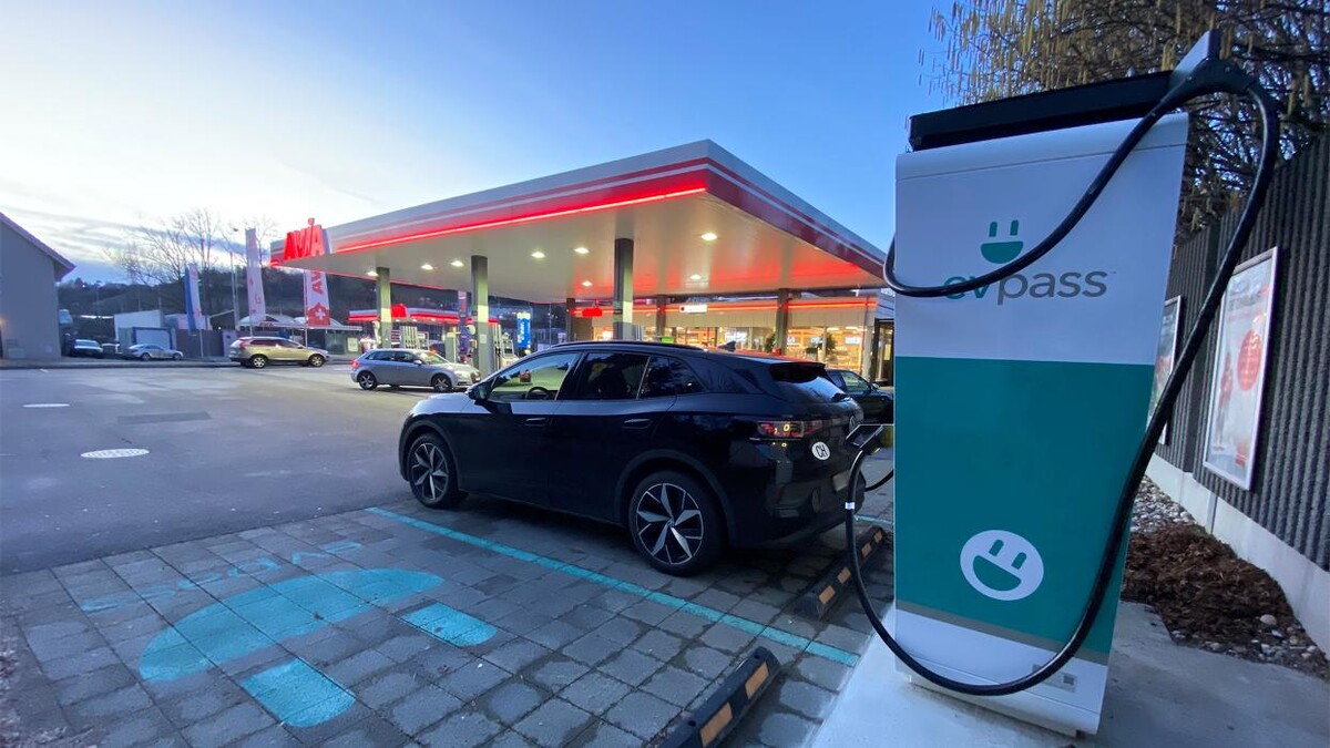 Bilder Shell Recharge Charging Station