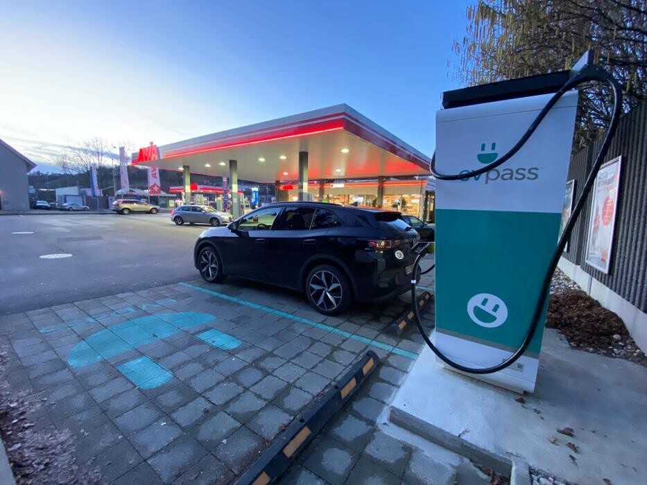 Bilder Shell Recharge Charging Station