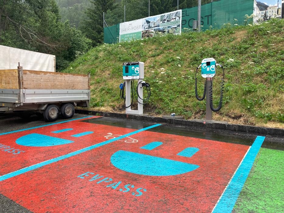 Bilder Shell Recharge Charging Station