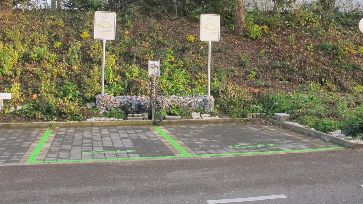 Bilder Shell Recharge Charging Station