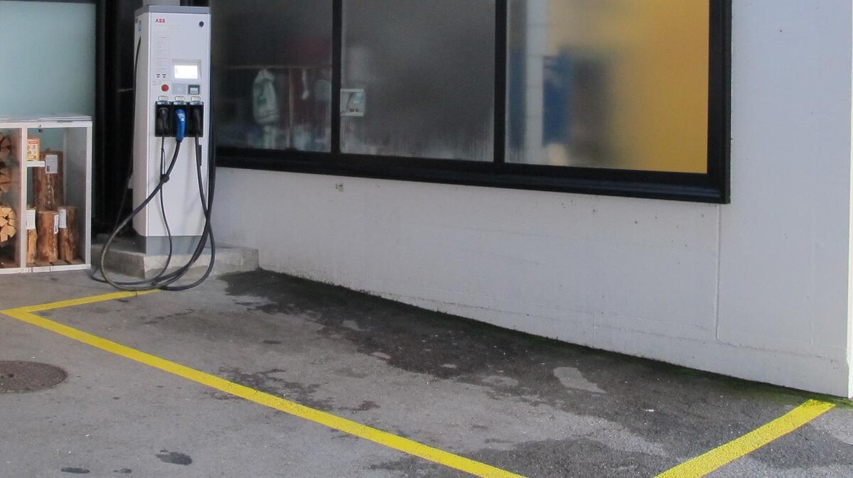 Bilder Shell Recharge Charging Station