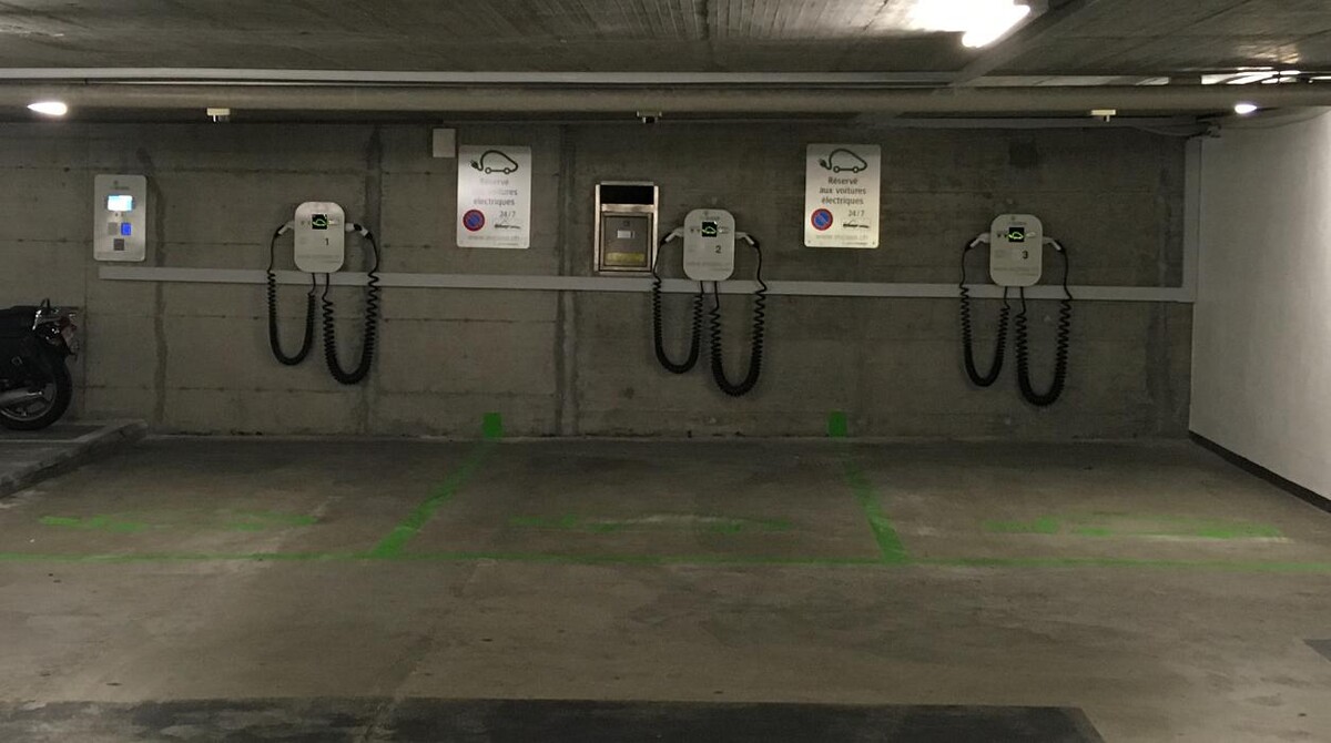 Bilder Shell Recharge Charging Station