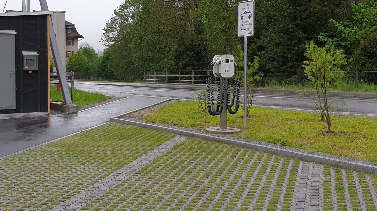 Bilder Shell Recharge Charging Station