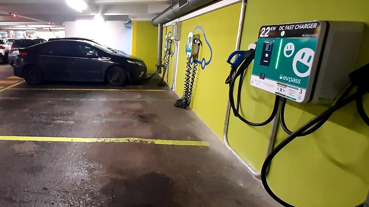 Bilder Shell Recharge Charging Station