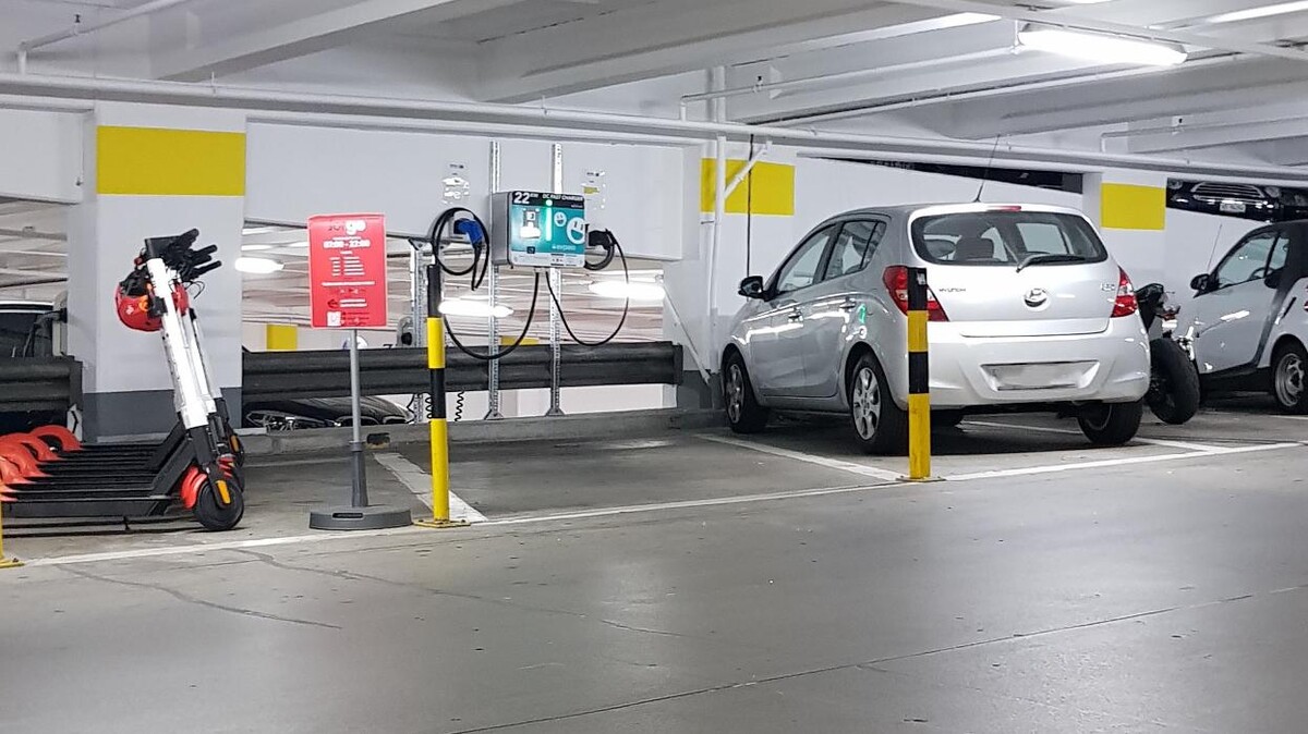 Bilder Shell Recharge Charging Station