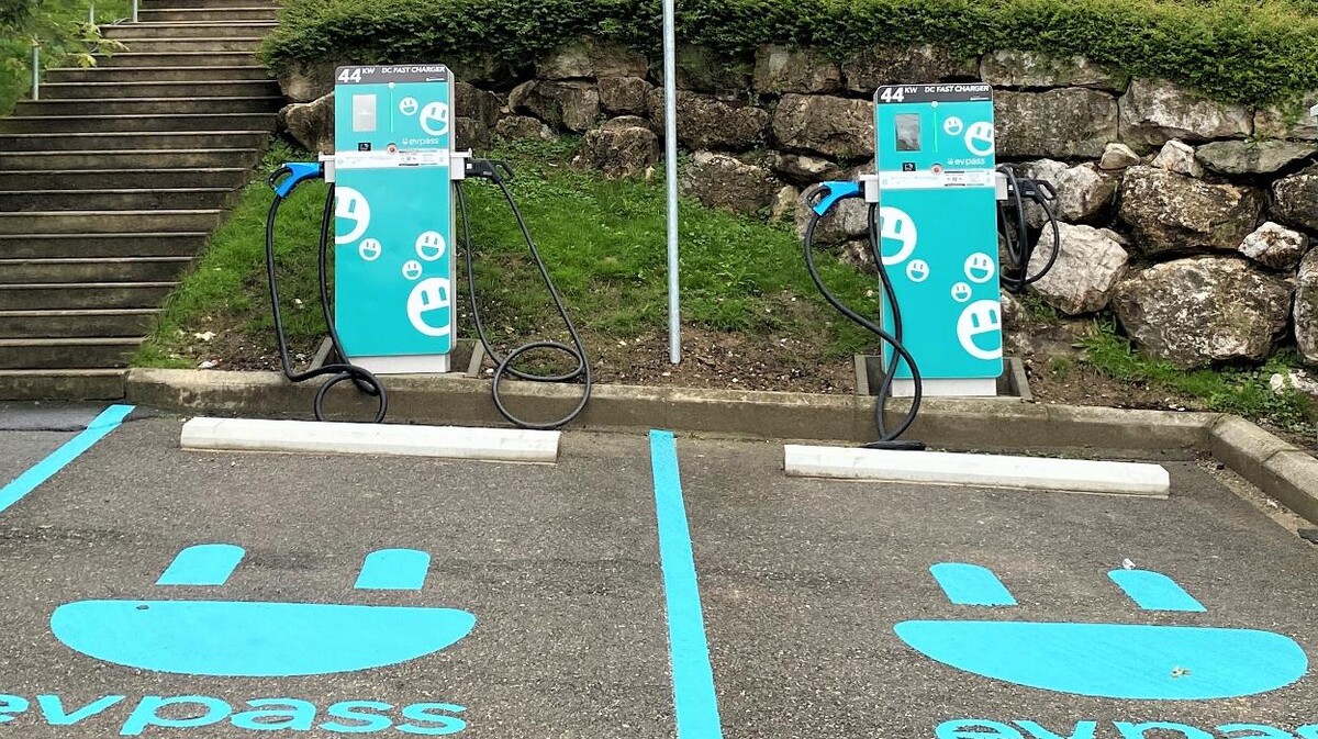 Bilder Shell Recharge Charging Station