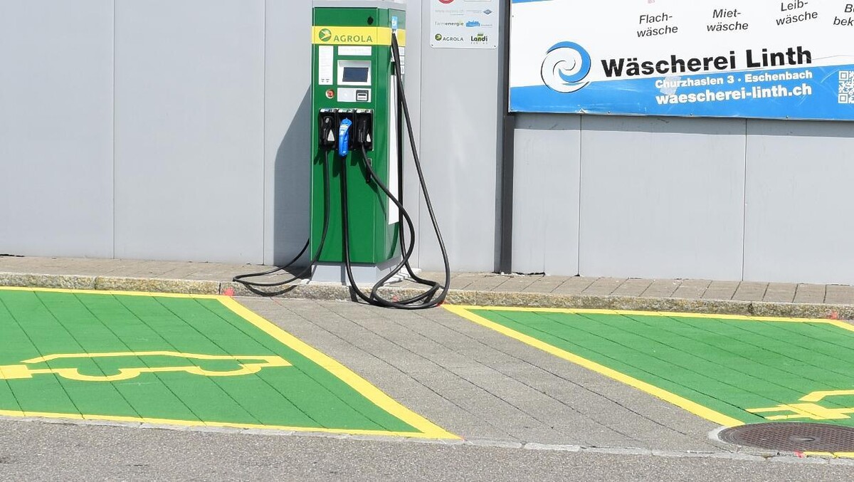 Bilder Shell Recharge Charging Station