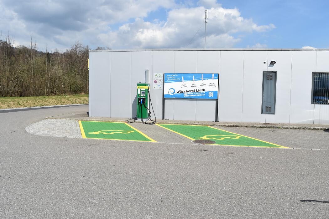 Bilder Shell Recharge Charging Station