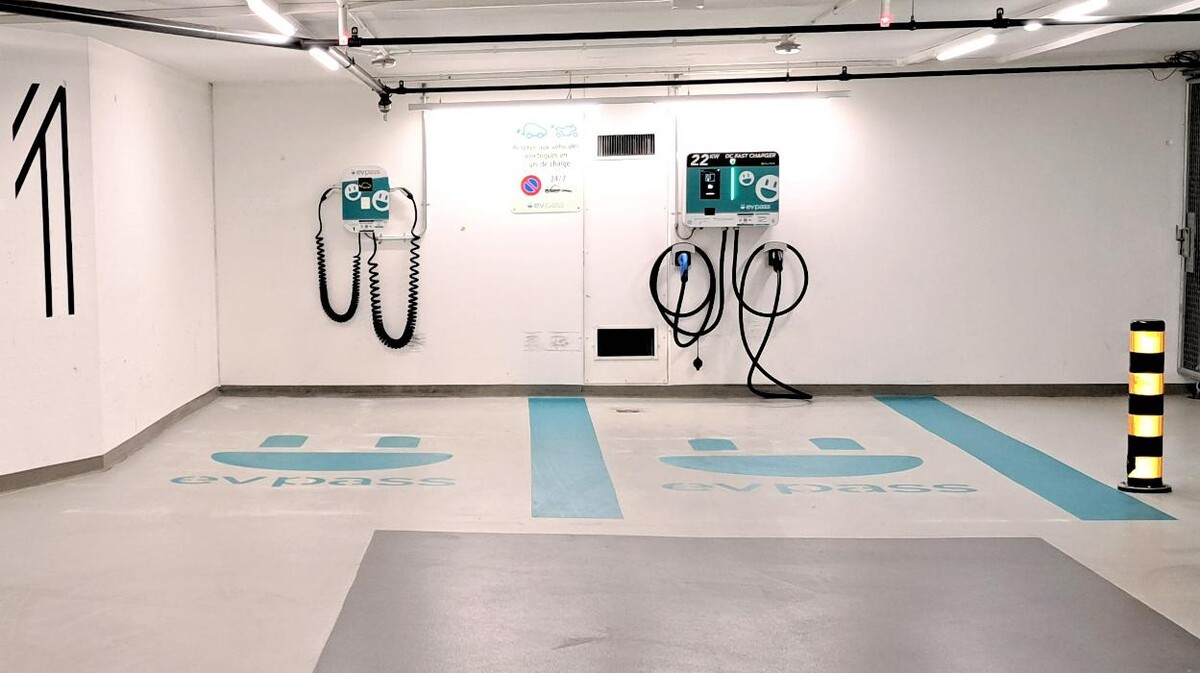 Bilder Shell Recharge Charging Station