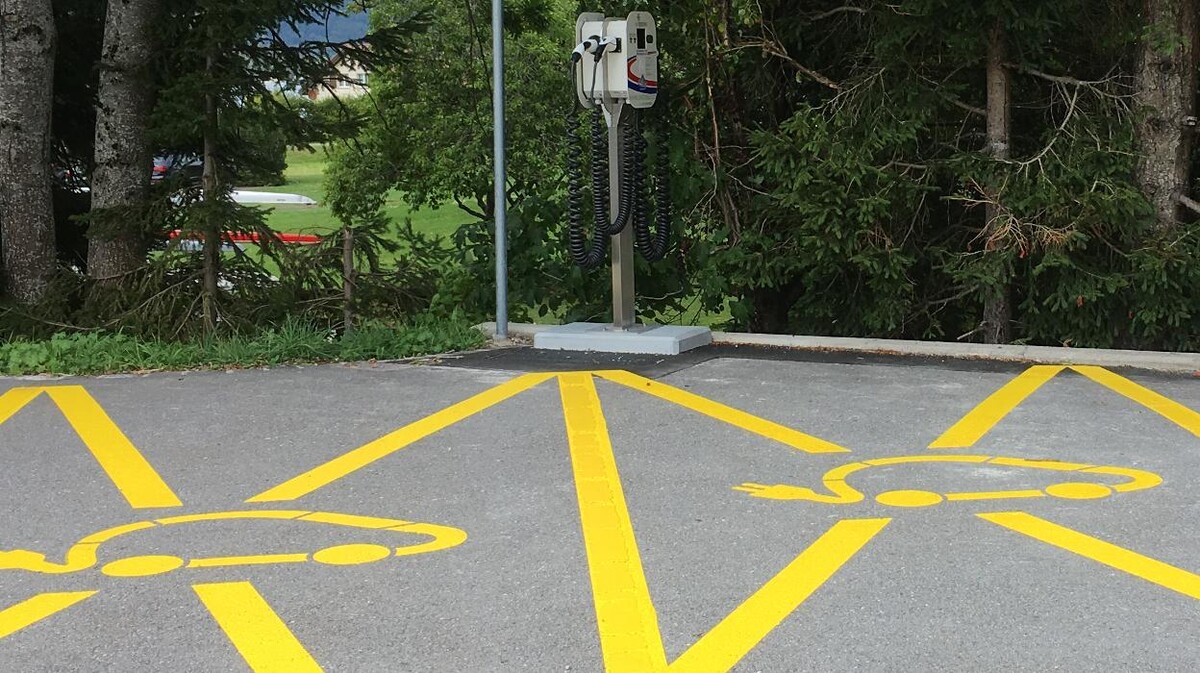 Bilder Shell Recharge Charging Station