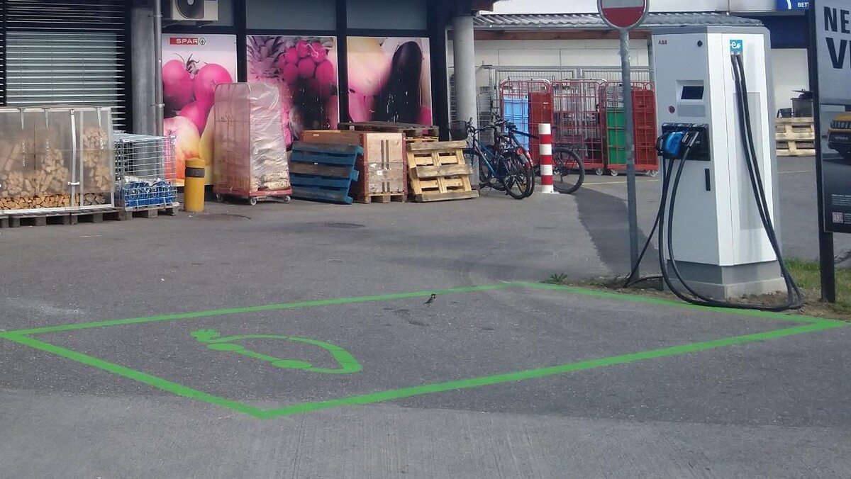 Bilder Shell Recharge Charging Station