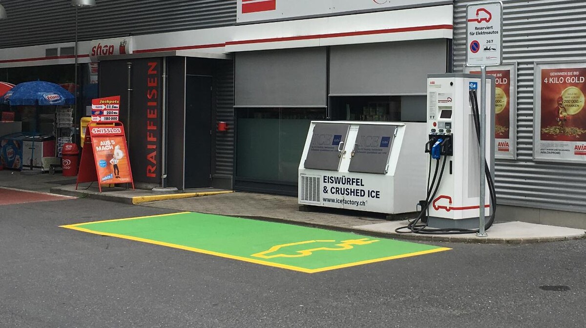 Bilder Shell Recharge Charging Station