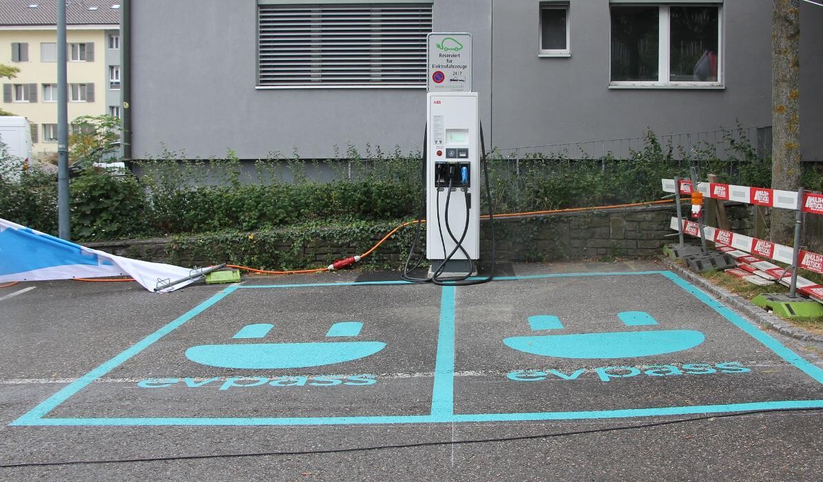 Bilder Shell Recharge Charging Station