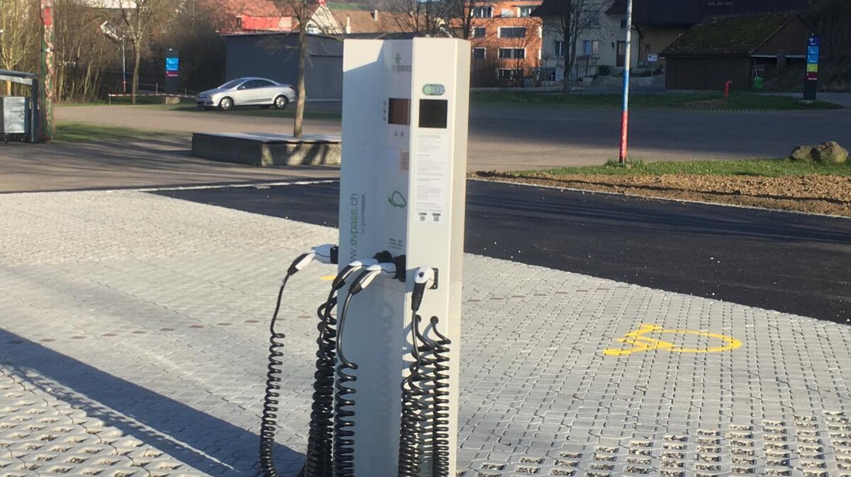 Bilder Shell Recharge Charging Station