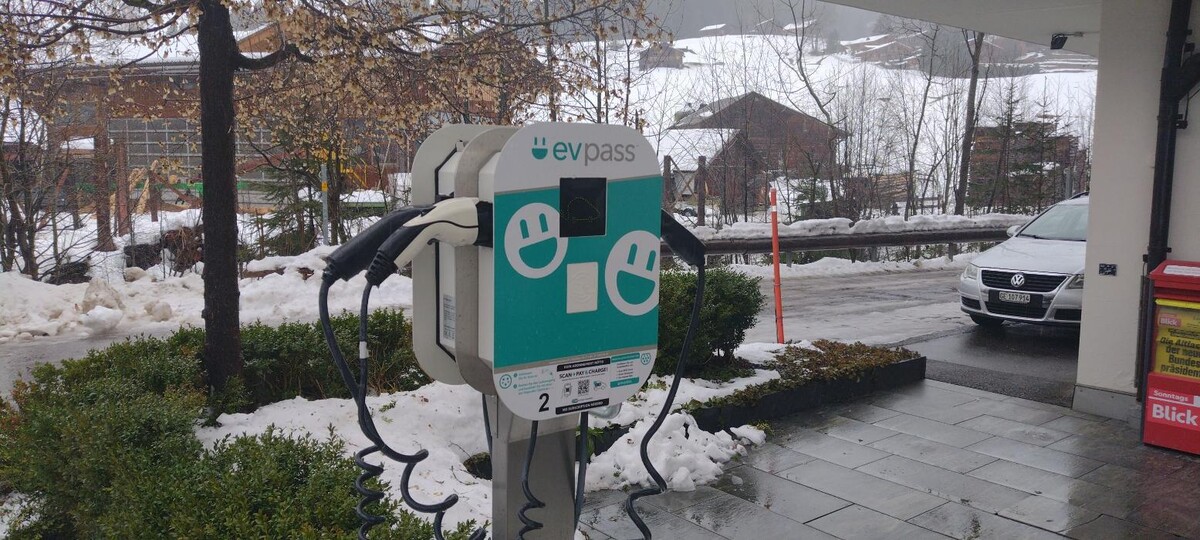 Bilder Shell Recharge Charging Station