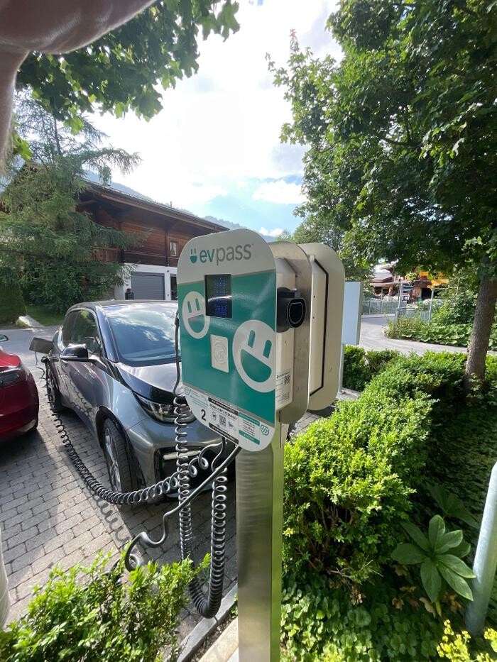 Bilder Shell Recharge Charging Station