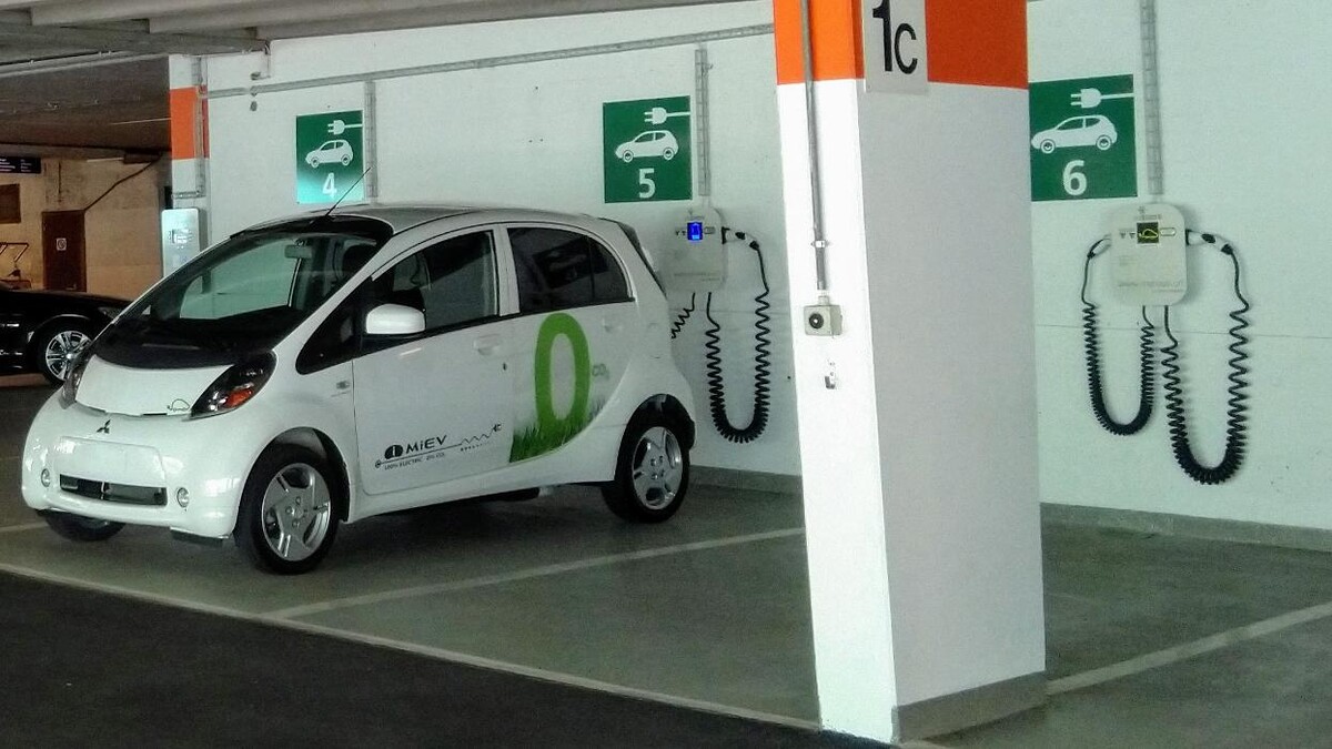 Bilder Shell Recharge Charging Station