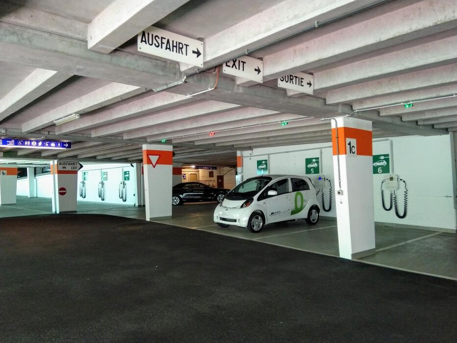 Bilder Shell Recharge Charging Station