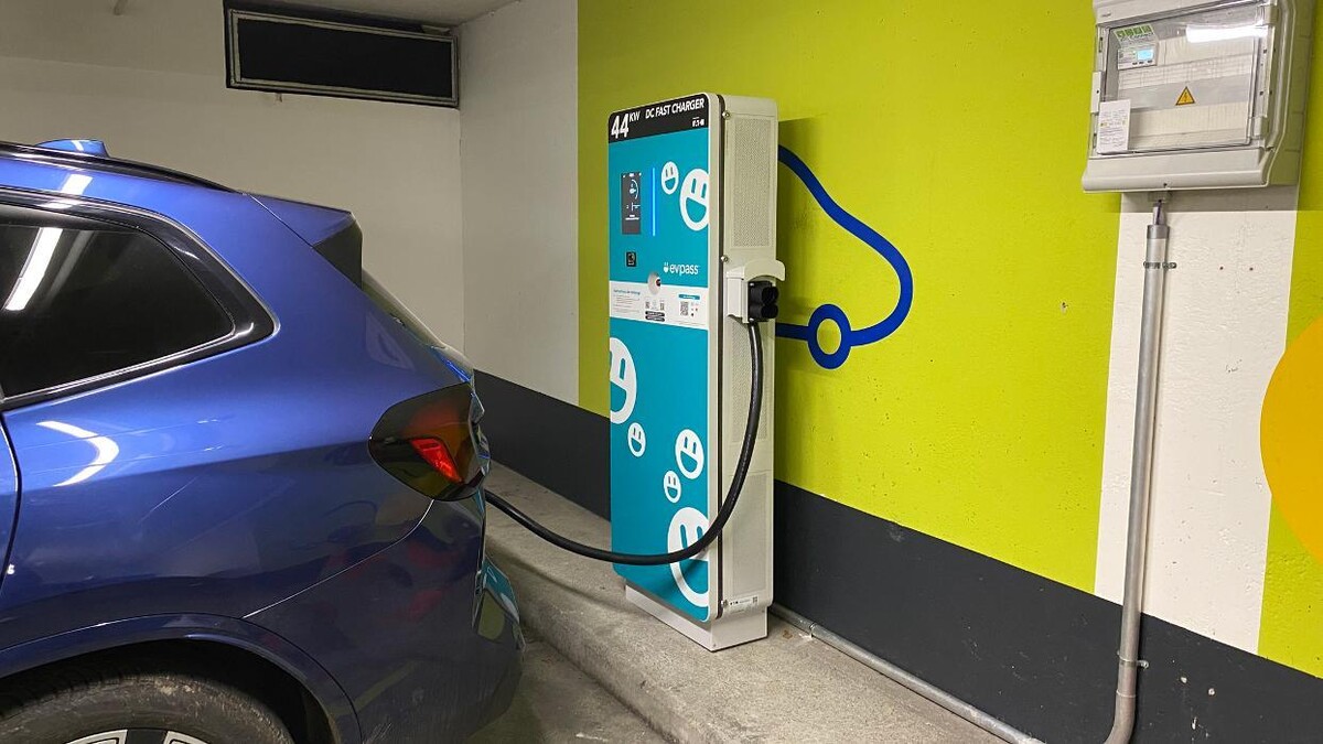 Bilder Shell Recharge Charging Station