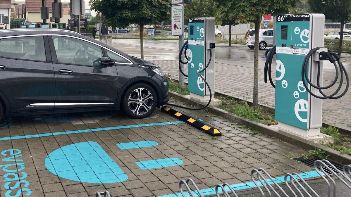 Bilder Shell Recharge Charging Station