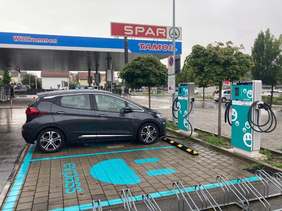 Bilder Shell Recharge Charging Station