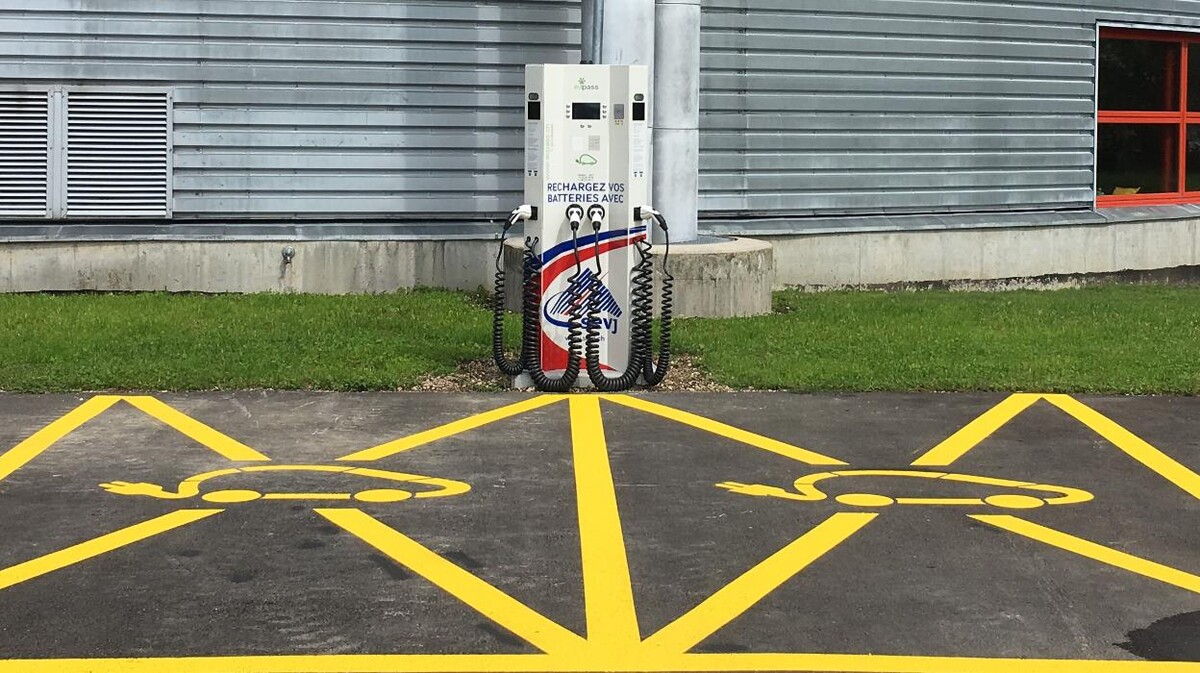 Bilder Shell Recharge Charging Station