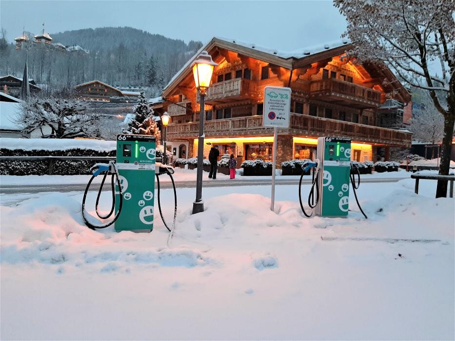 Bilder Shell Recharge Charging Station