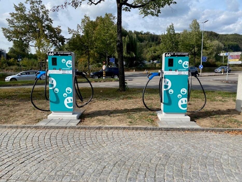 Bilder Shell Recharge Charging Station