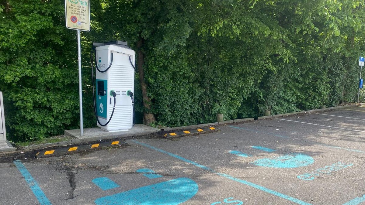 Bilder Shell Recharge Charging Station