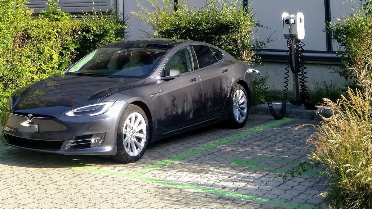 Bilder Shell Recharge Charging Station