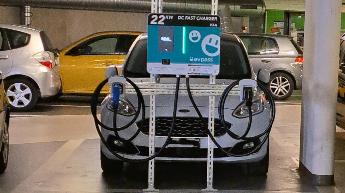 Bilder Shell Recharge Charging Station