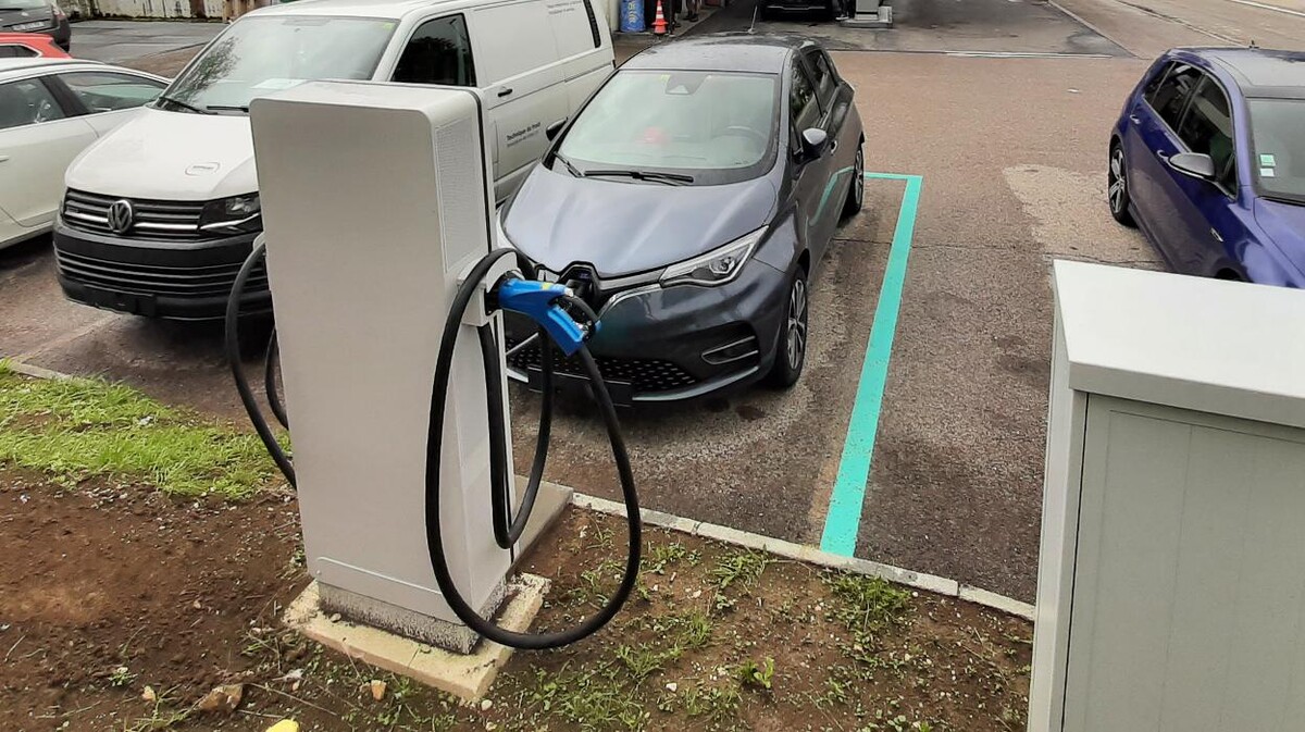 Bilder Shell Recharge Charging Station