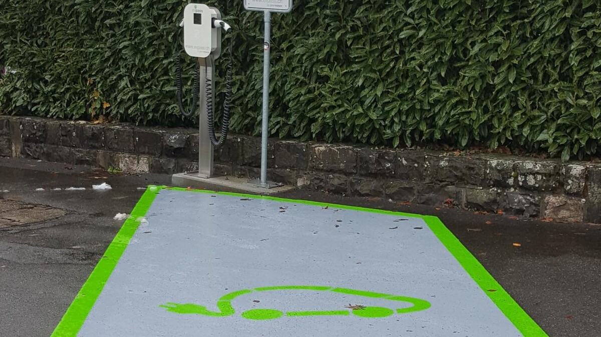 Bilder Shell Recharge Charging Station