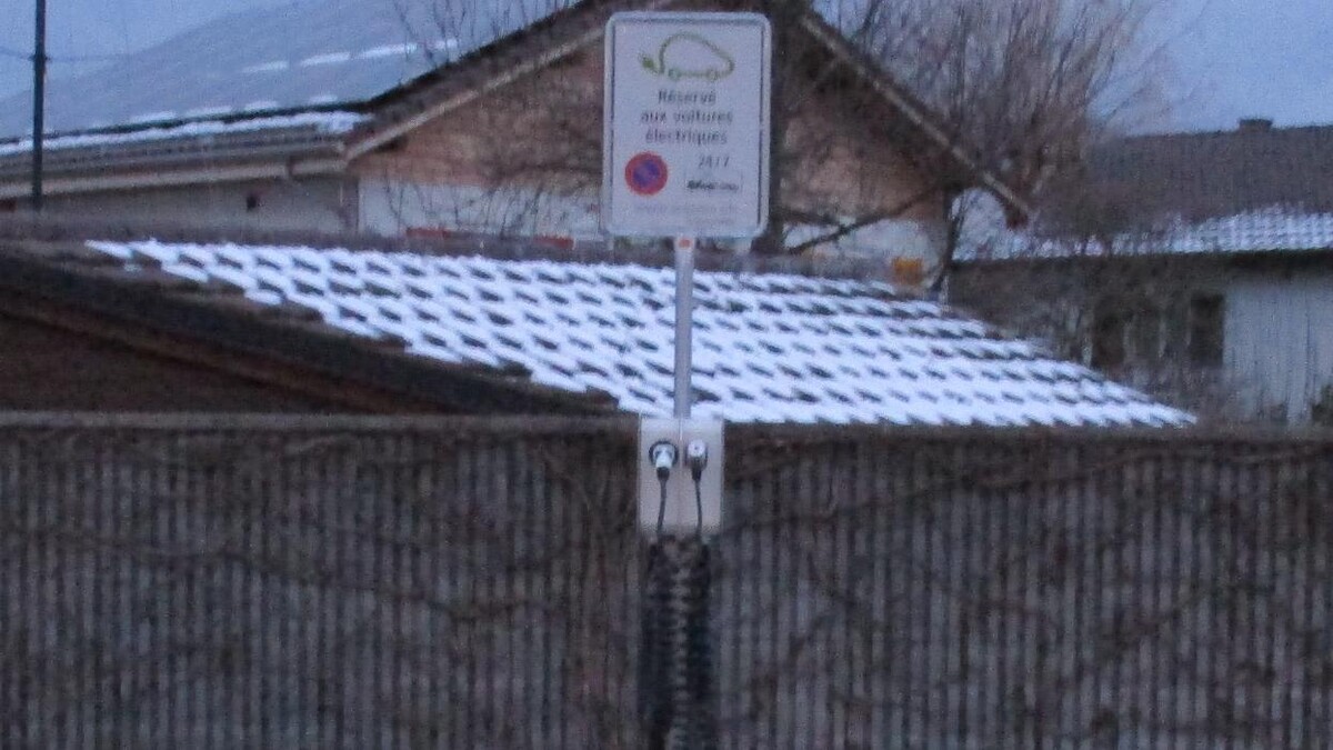 Bilder Shell Recharge Charging Station