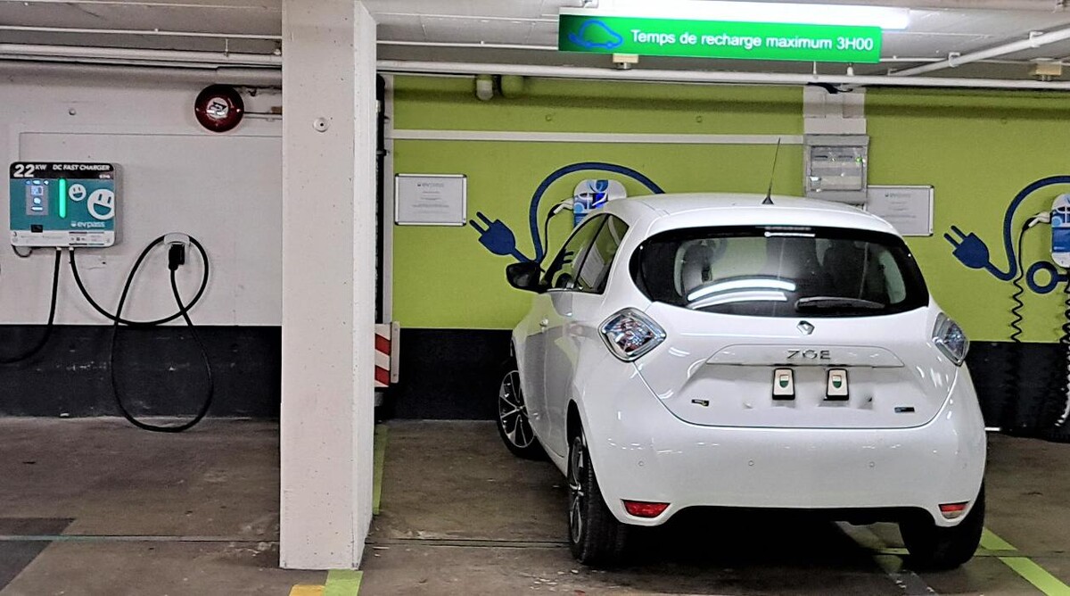 Bilder Shell Recharge Charging Station